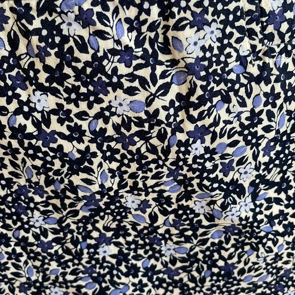 The Limited Stretch.. with pockets.flower print skirt.. shades of blue - Picture 2 of 4